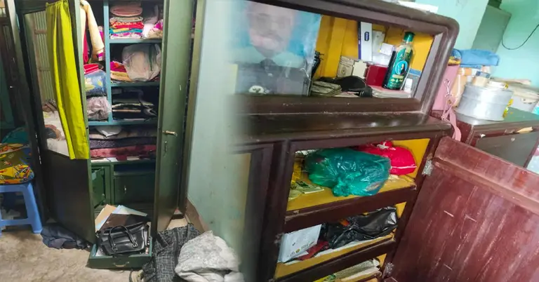 লুট হওয়া ঘরের এলোমেলো আসবাবপত্রের ছবি